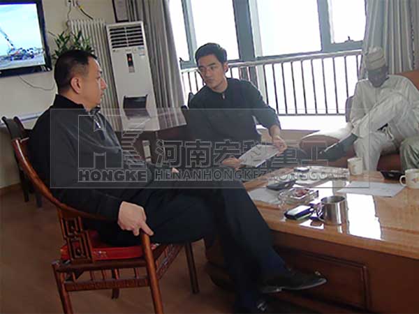 尼日利亞客戶(hù)考察日產(chǎn)200噸的水泥回轉(zhuǎn)窯